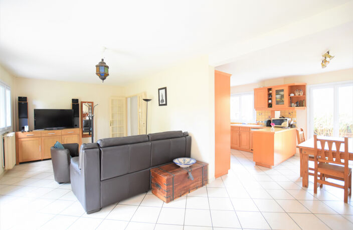 78690 LES ESSARTS LE ROI     Agréable maison 5 pièces sur un — photo 3
