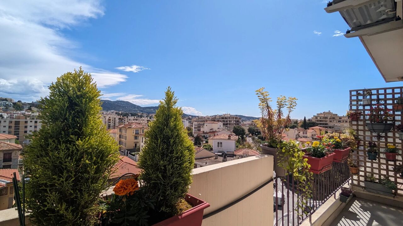 appartement 2 pièces 49 m2 à vendre à Nice (06100)