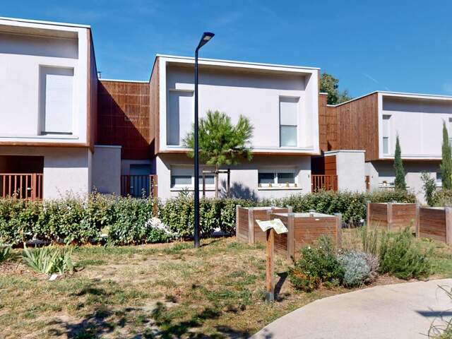 « Écrin de Verdure Urbain: Villa T4 Jardin Contemporaine à St Martin du Touch » — photo du bien