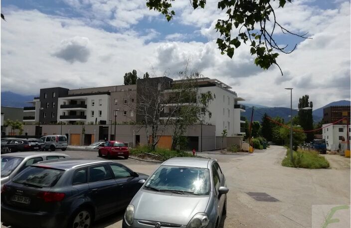 Local commercial — photo 2