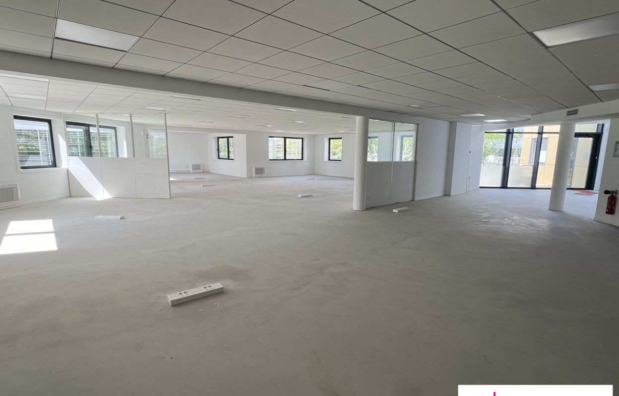 bureau  pièces 241 m2 à vendre à Montélimar (26200)