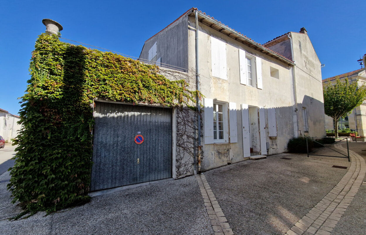 maison 5 pièces 176 m2 à vendre à Tonnay-Boutonne (17380)