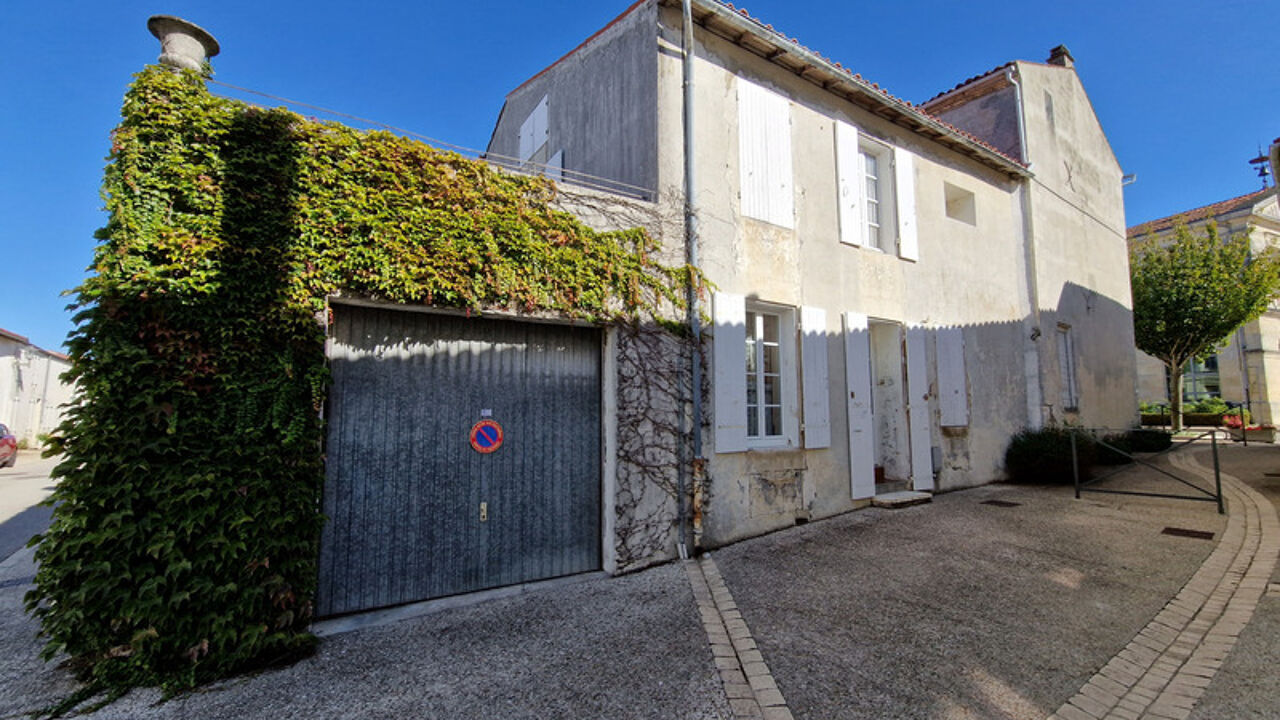 maison 5 pièces 176 m2 à vendre à Tonnay-Boutonne (17380)