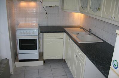 location appartement 660 € CC /mois à proximité de Moissy-Cramayel (77550)