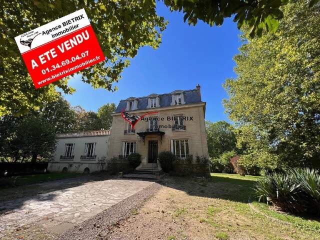 Maison 12 pièces 421 m² à Mériel — photo du bien