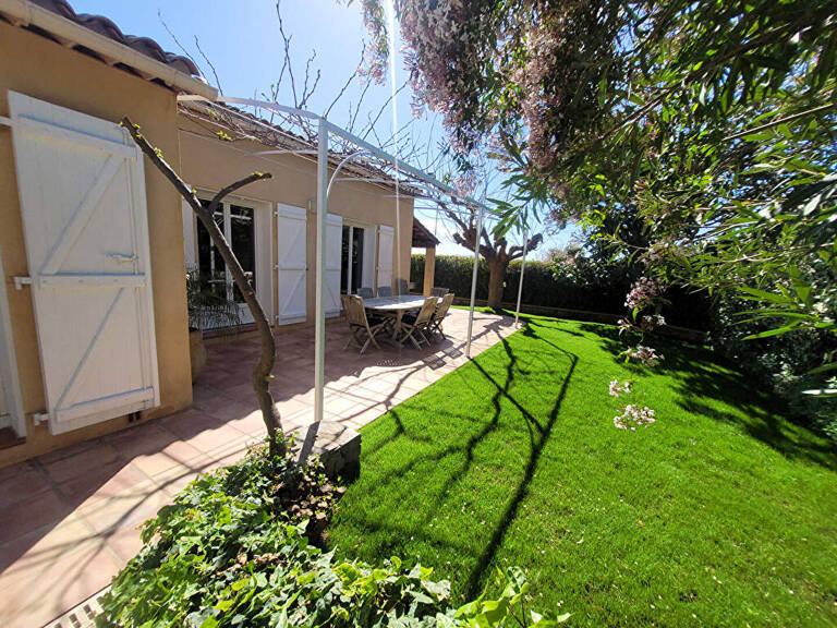 Maison Sanary Sur Mer 3 pièce(s) 4 personnes LOCATION SAISONNIERE — photo 1