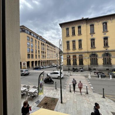 Bureau 3 pièces 860 €