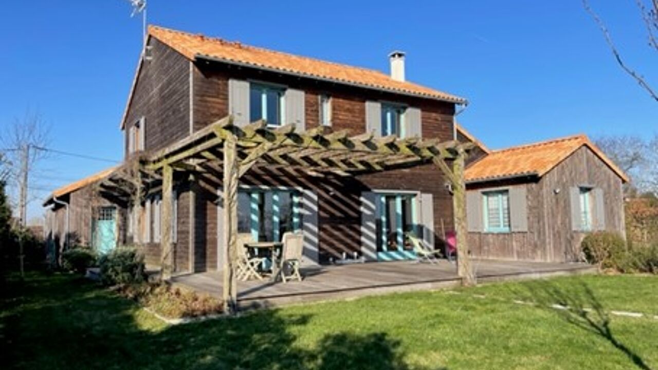 maison 10 pièces 200 m2 à vendre à Neuville-de-Poitou (86170)