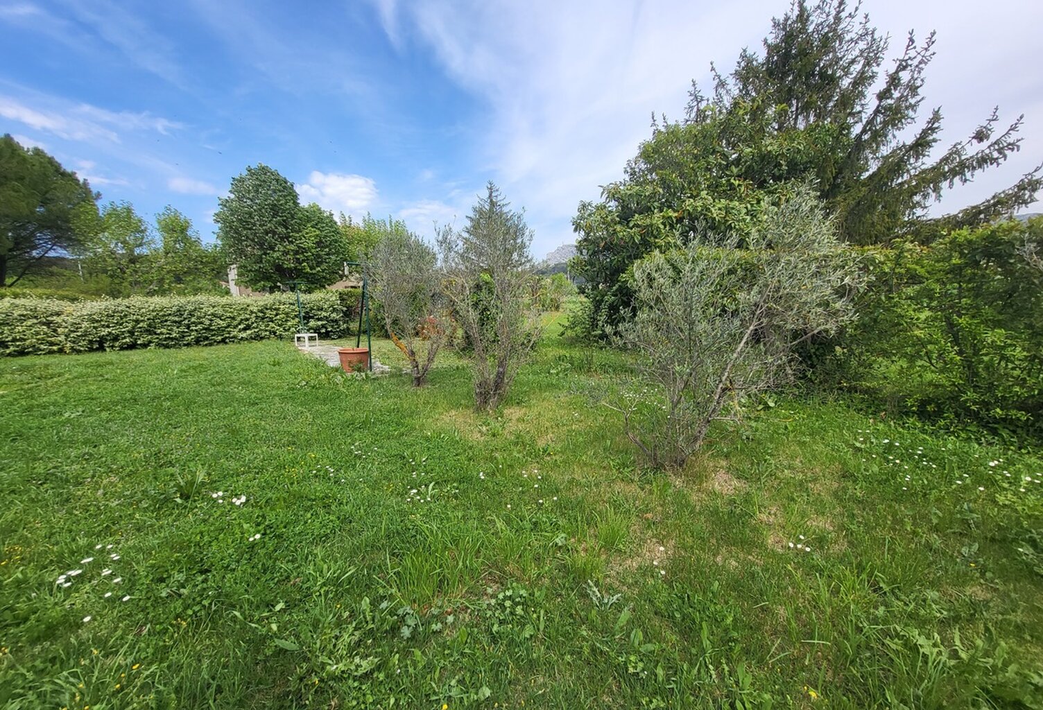 BAS DE MAISON SUR 730 M² DE JARDIN — photo 1