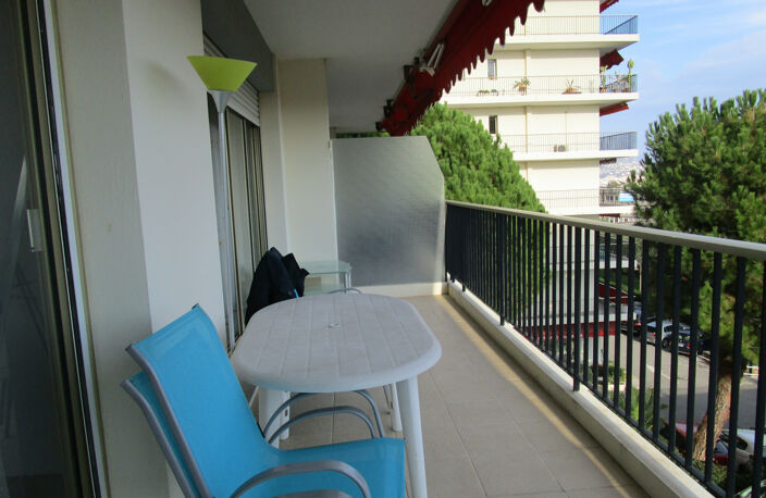 À Nice, appartement de 60.45m2 en location 1190 € par mois — photo 2