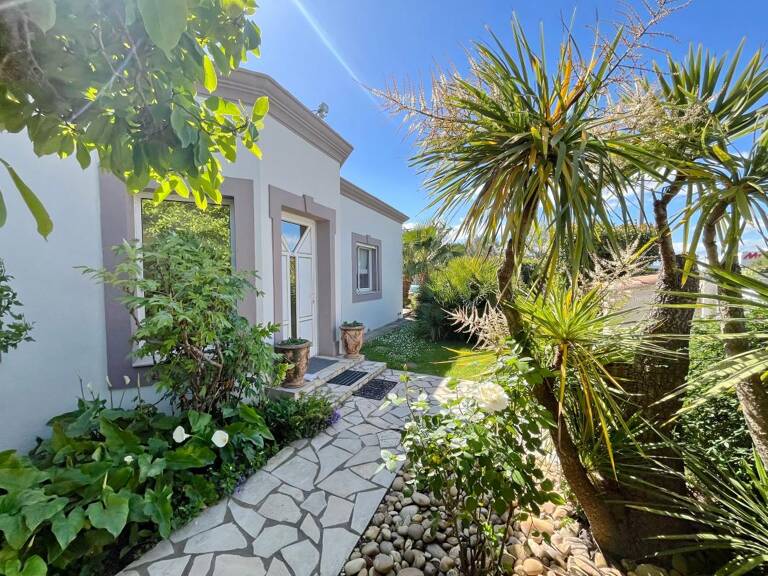 Superbe villa avec piscine et jardin paysagé — photo 1