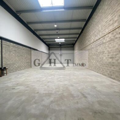 Local industriel 800 m²