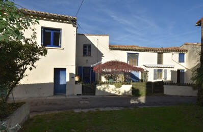 Maison de village avec cour, garages, jardin et dépendances — photo du bien