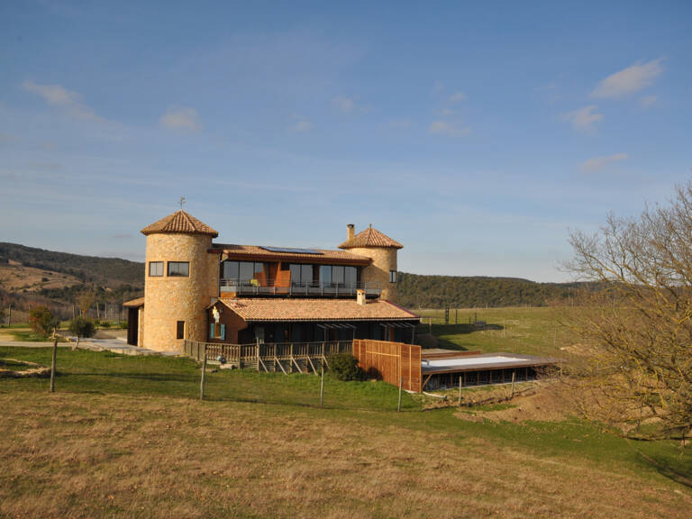 Propriété de 120 Ha avec piscine et gîte — photo 1