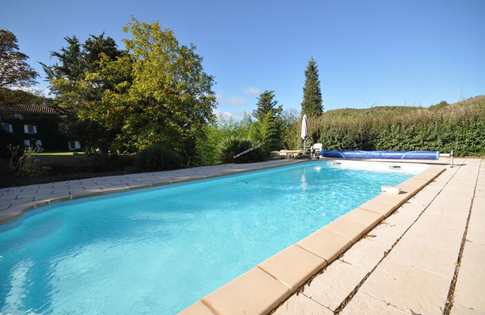 Belle propriété avec piscine et dépendances sur 4,8 ha envir — photo 2