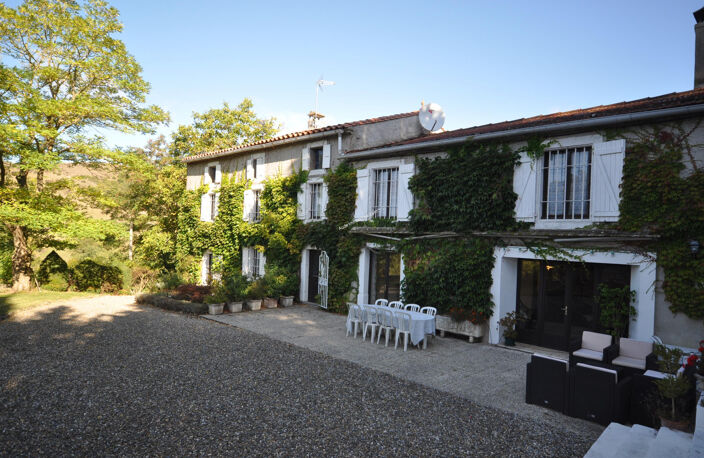 Belle propriété avec piscine et dépendances sur 4,8 ha envir — photo 3