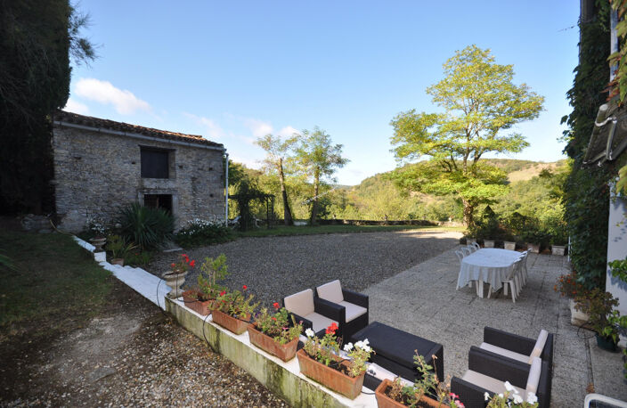 Belle propriété avec piscine et dépendances sur 4,8 ha envir — photo 4