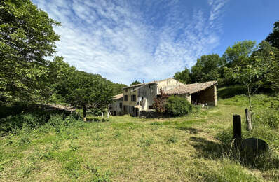 Corps de ferme à rénover sur environ 1,4 ha — photo du bien