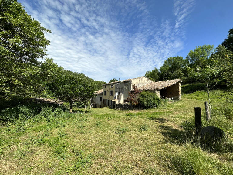 Corps de ferme à rénover sur environ 1,4 ha — photo 1