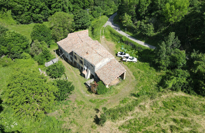 Corps de ferme à rénover sur environ 1,4 ha — photo 2