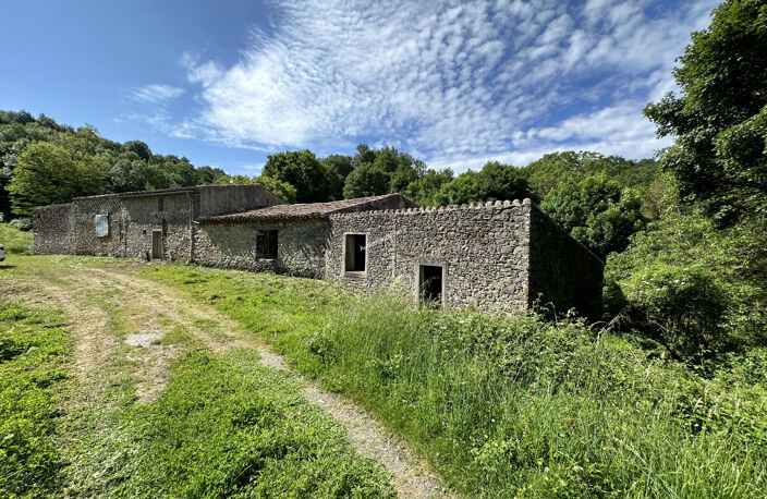 Corps de ferme à rénover sur environ 1,4 ha — photo 3