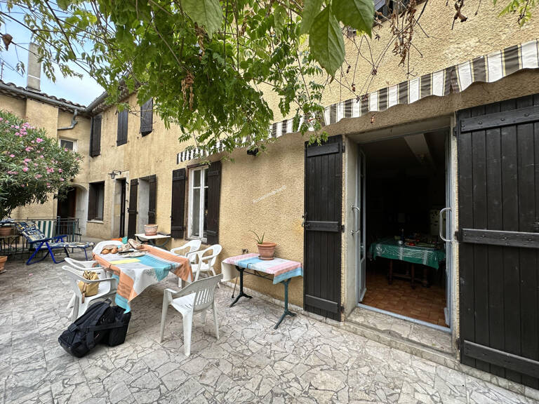 Ensemble de deux maisons avec grande cour — photo 1