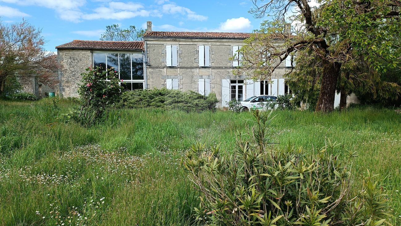 Villa / Maison 7 pièces  à vendre Saint-Jean-d'Angély 17400