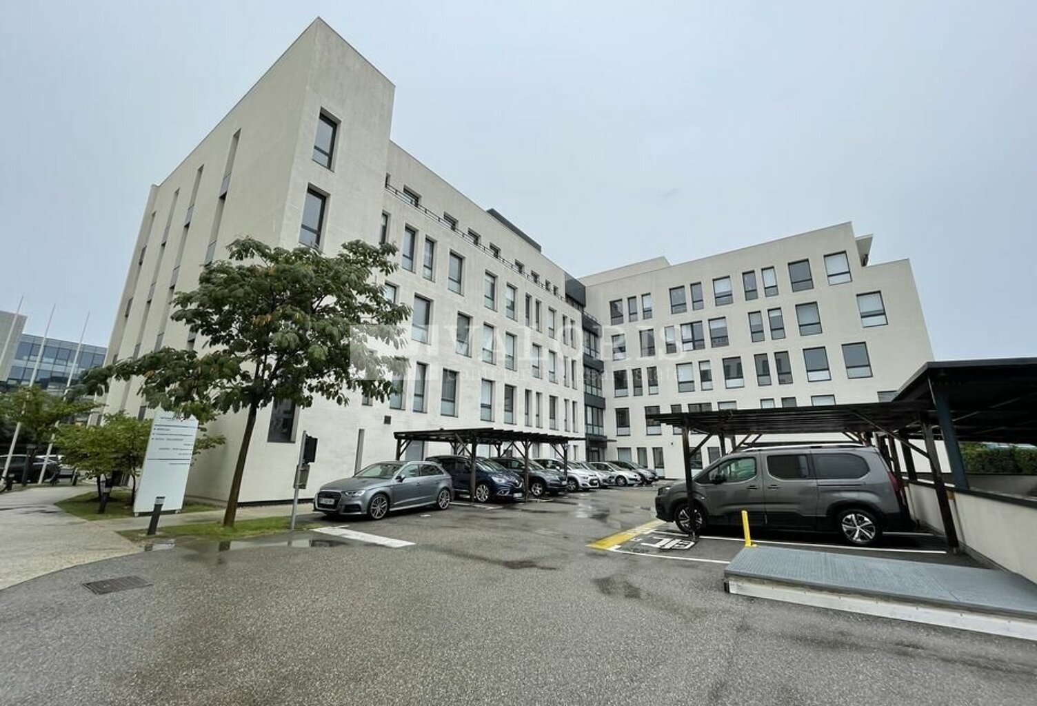 BUREAUX à LOUER — photo 1