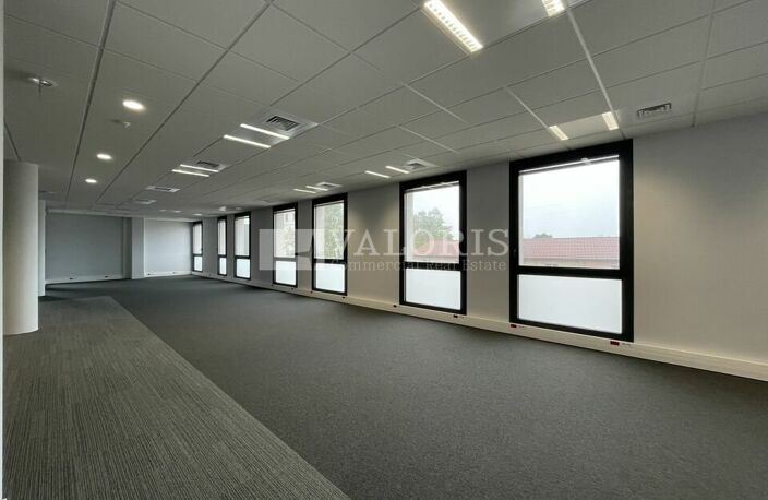 BUREAUX à LOUER — photo 2