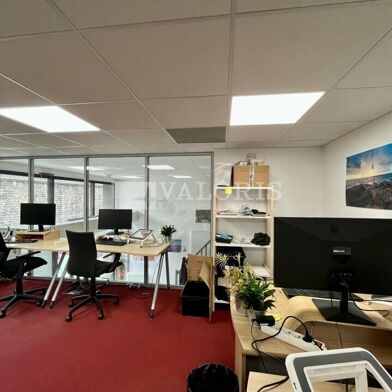 Bureau 272 m²