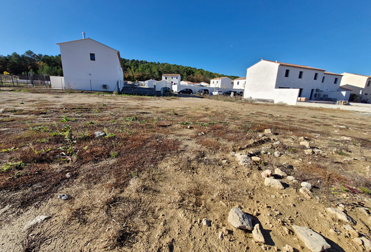 LE PUY STE REPARADE, TERRAIN DE 469, m²  CONSTRUCTIBLE. — photo 1