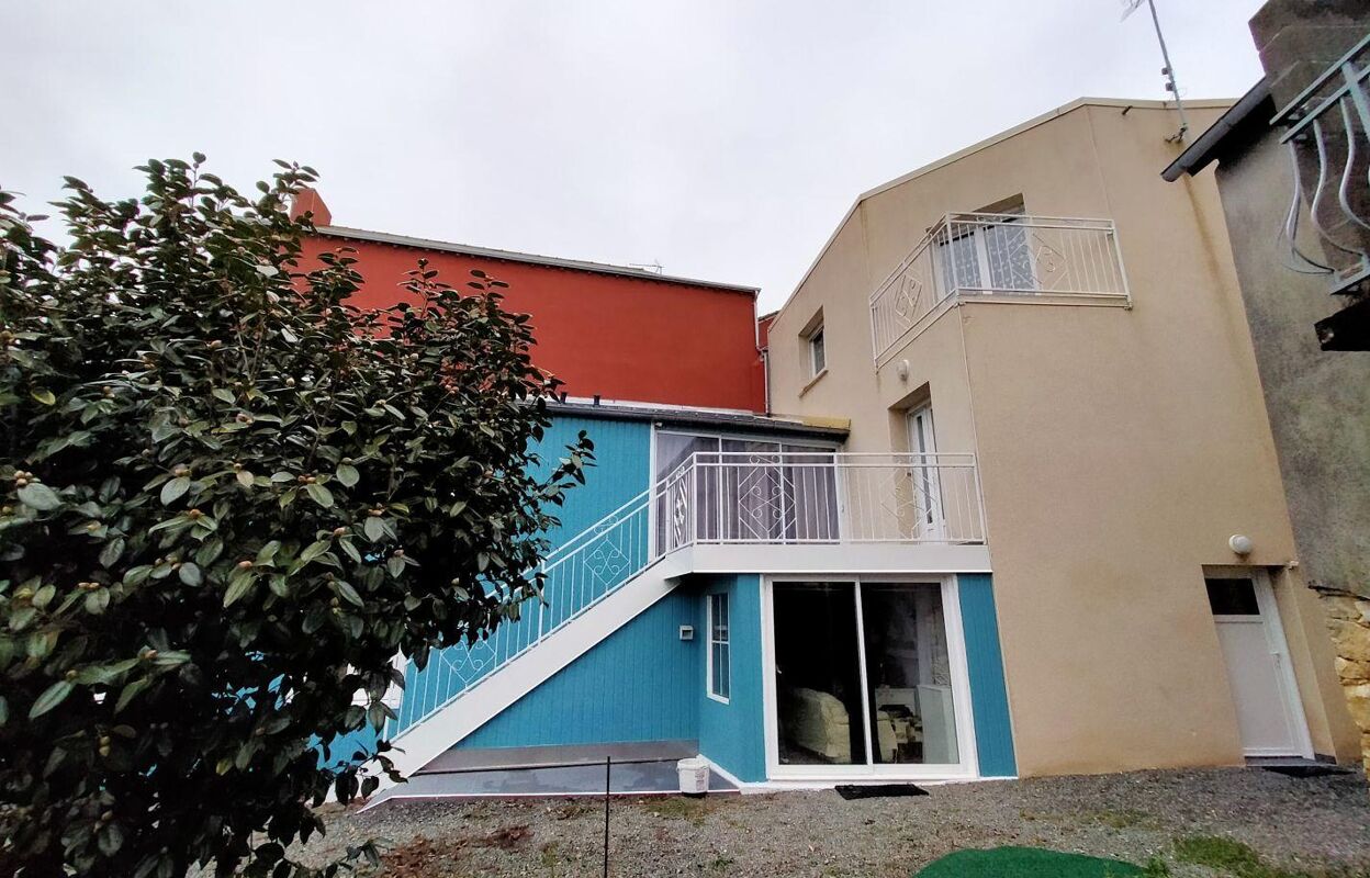 maison 10 pièces 290 m2 à vendre à Villaines-la-Juhel (53700)