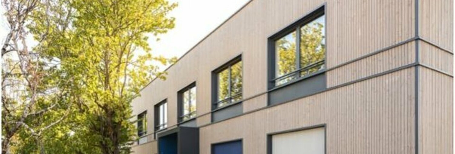 Bureau  1030 m² à louer à Vénissieux (69200)