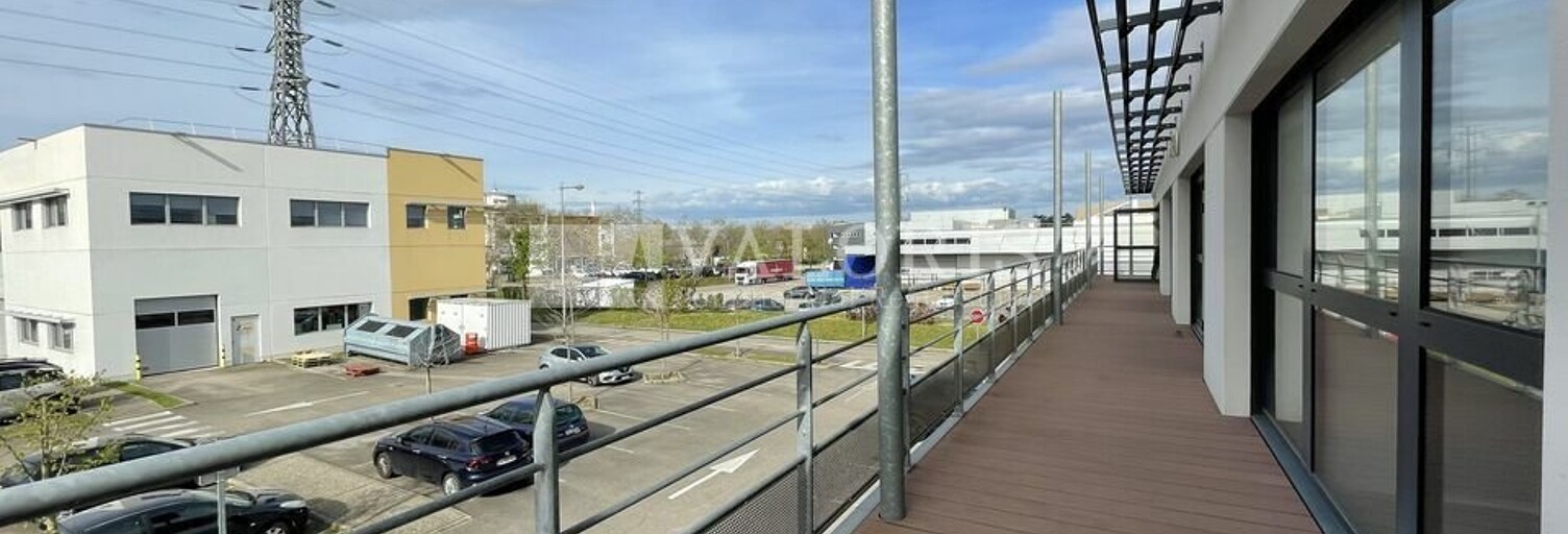 Bureau  8336 m² à louer à Saint-Priest (69800)