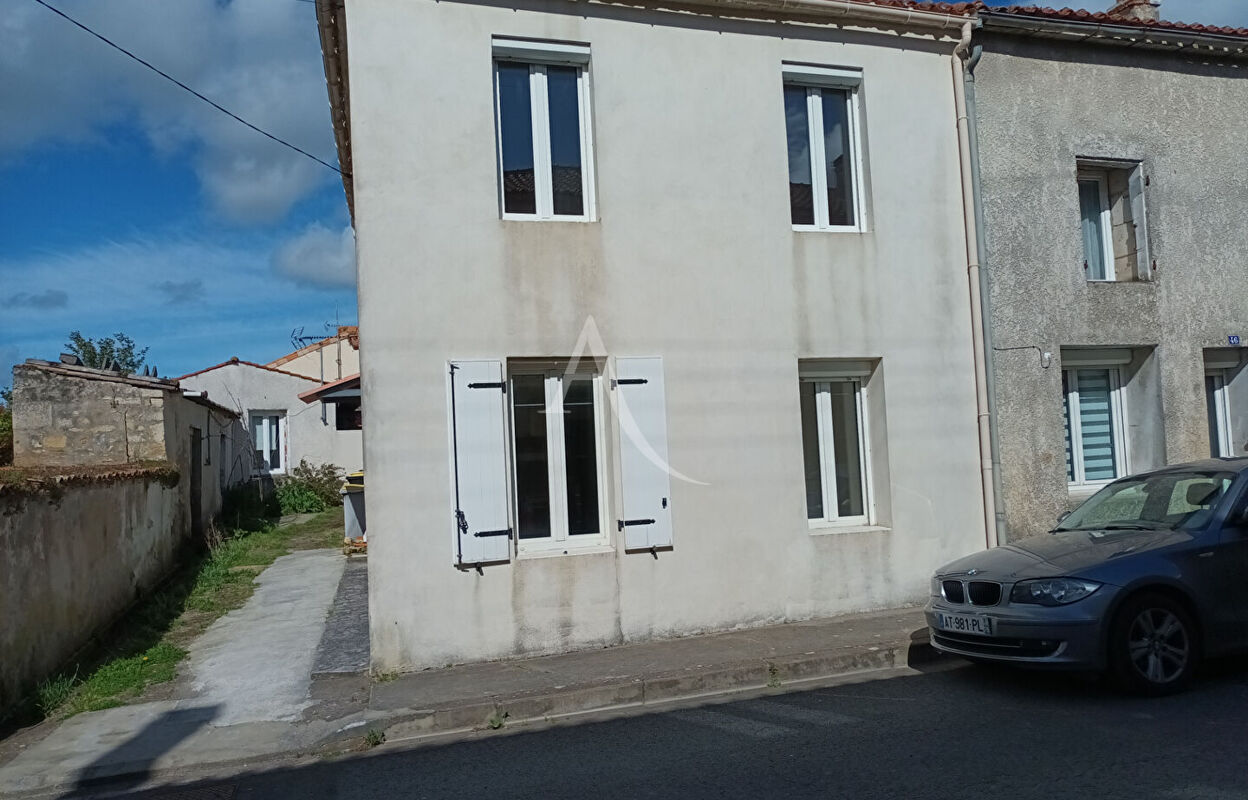 maison 4 pièces 65 m2 à vendre à Forges (17290)