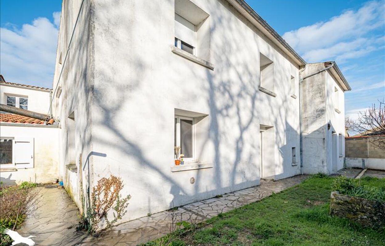 maison 10 pièces 220 m2 à vendre à Saint-Jean-d'Angély (17400)