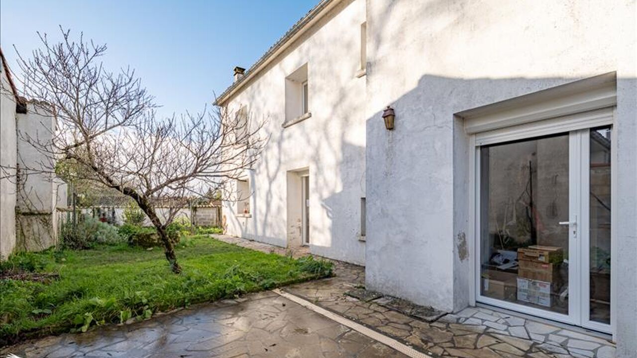 maison 10 pièces 220 m2 à vendre à Saint-Jean-d'Angély (17400)