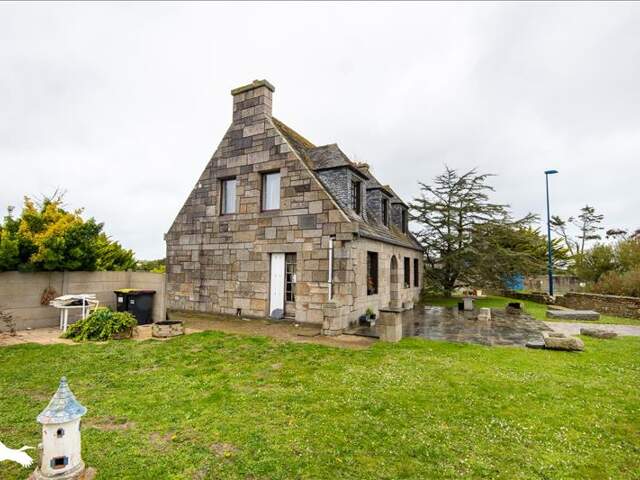 Maison en pierre de 6 pièces principales — photo du bien