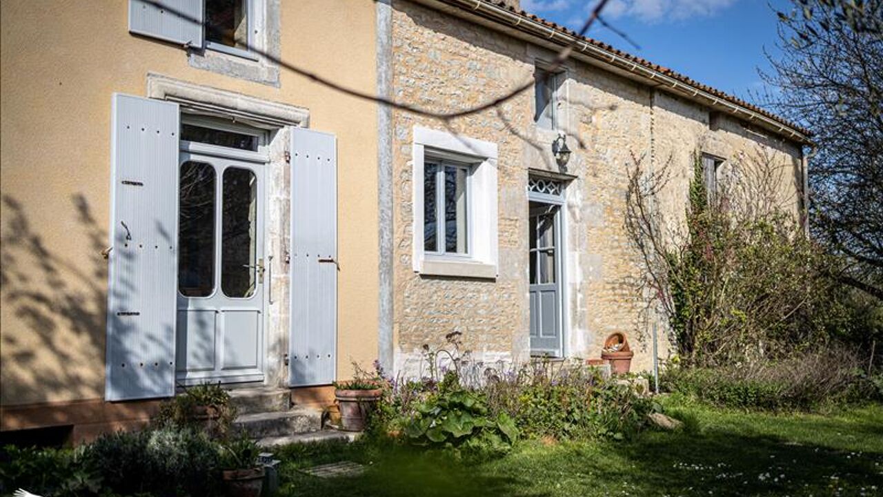 maison 8 pièces 246 m2 à vendre à Cramchaban (17170)