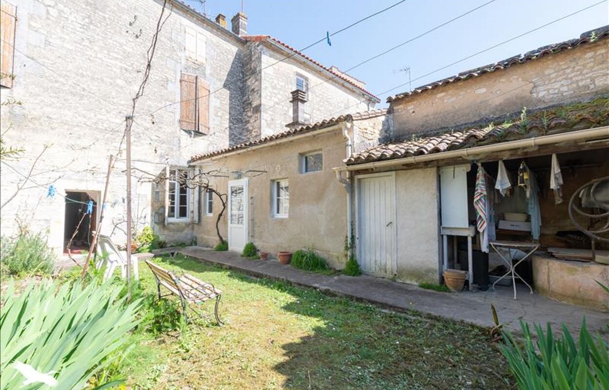 maison 4 pièces 137 m2 à vendre à Rouillac (16170)