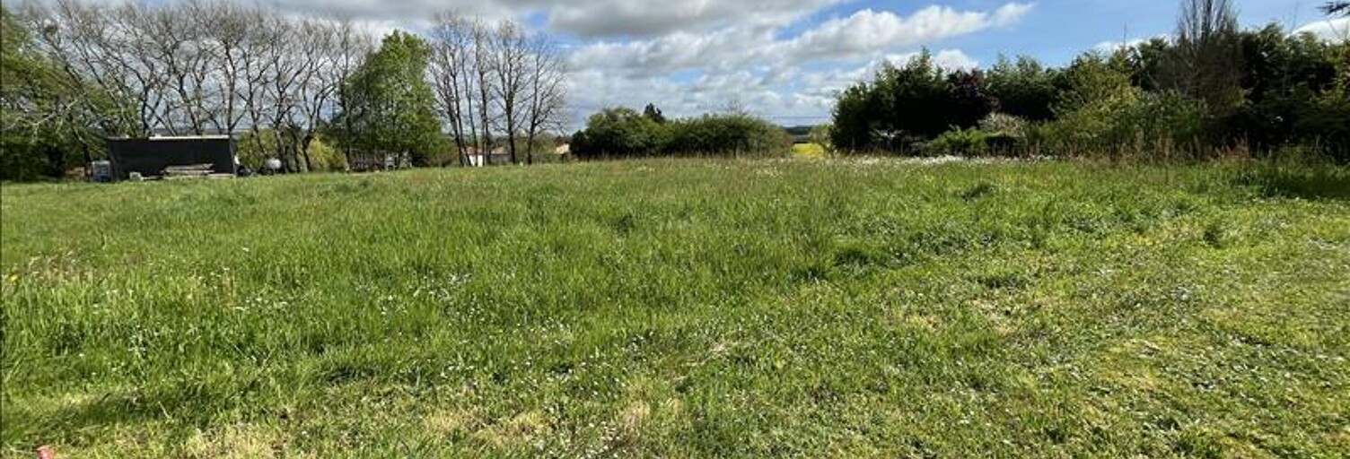 Terrain  937 m² à vendre à La Rochefoucauld-en-Angoumois (16110)