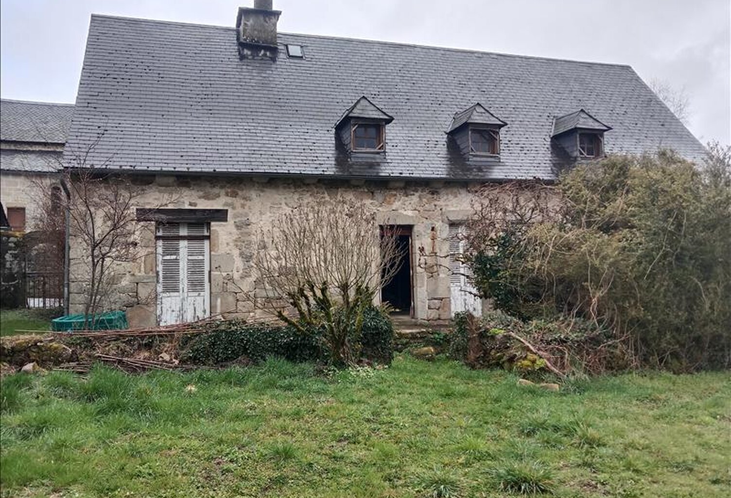 Maison en pierre de 2 pièces principales — photo 1