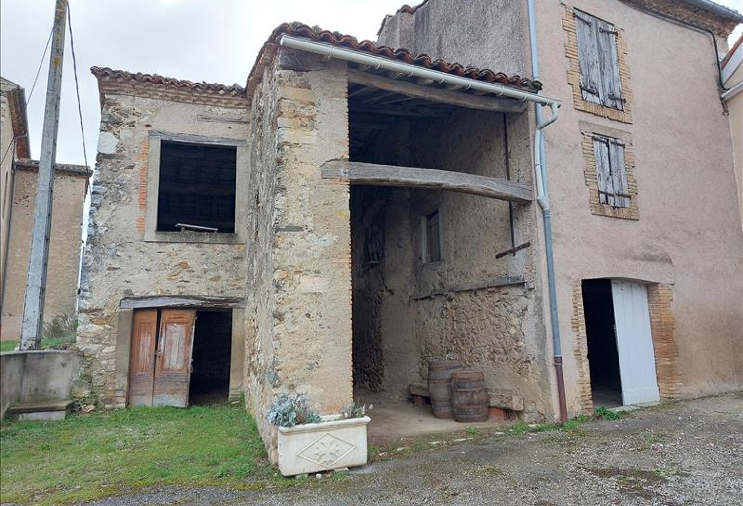 Grange de 2 pièces principales — photo 1