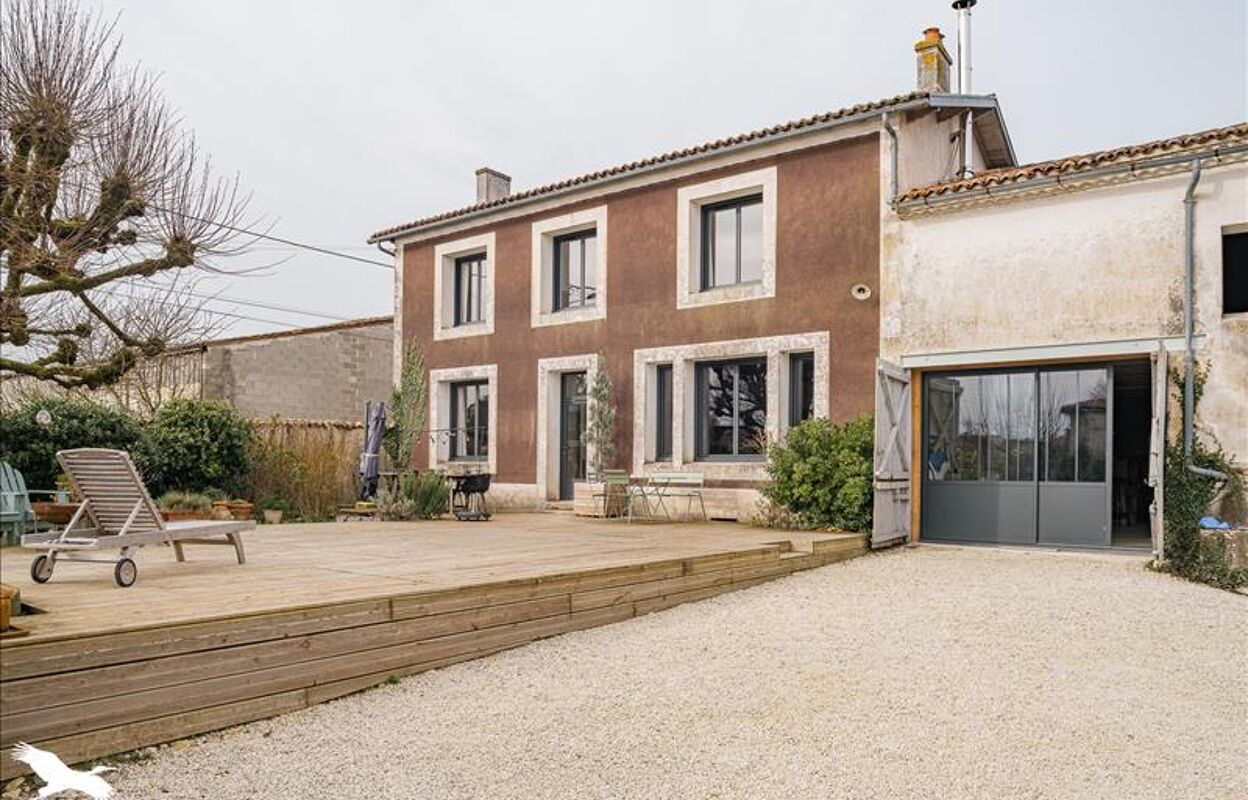 maison 5 pièces 134 m2 à vendre à Saint-Pierre-de-Juillers (17400)