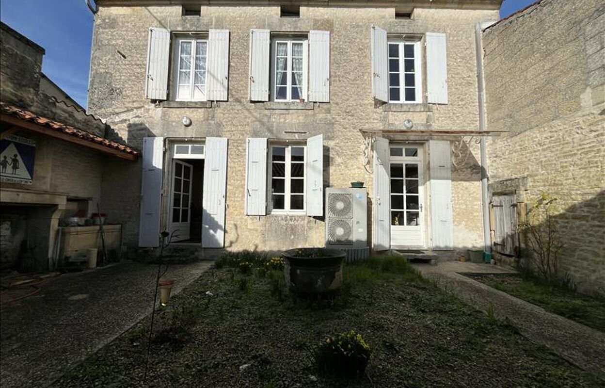 maison 6 pièces 158 m2 à vendre à Matha (17160)