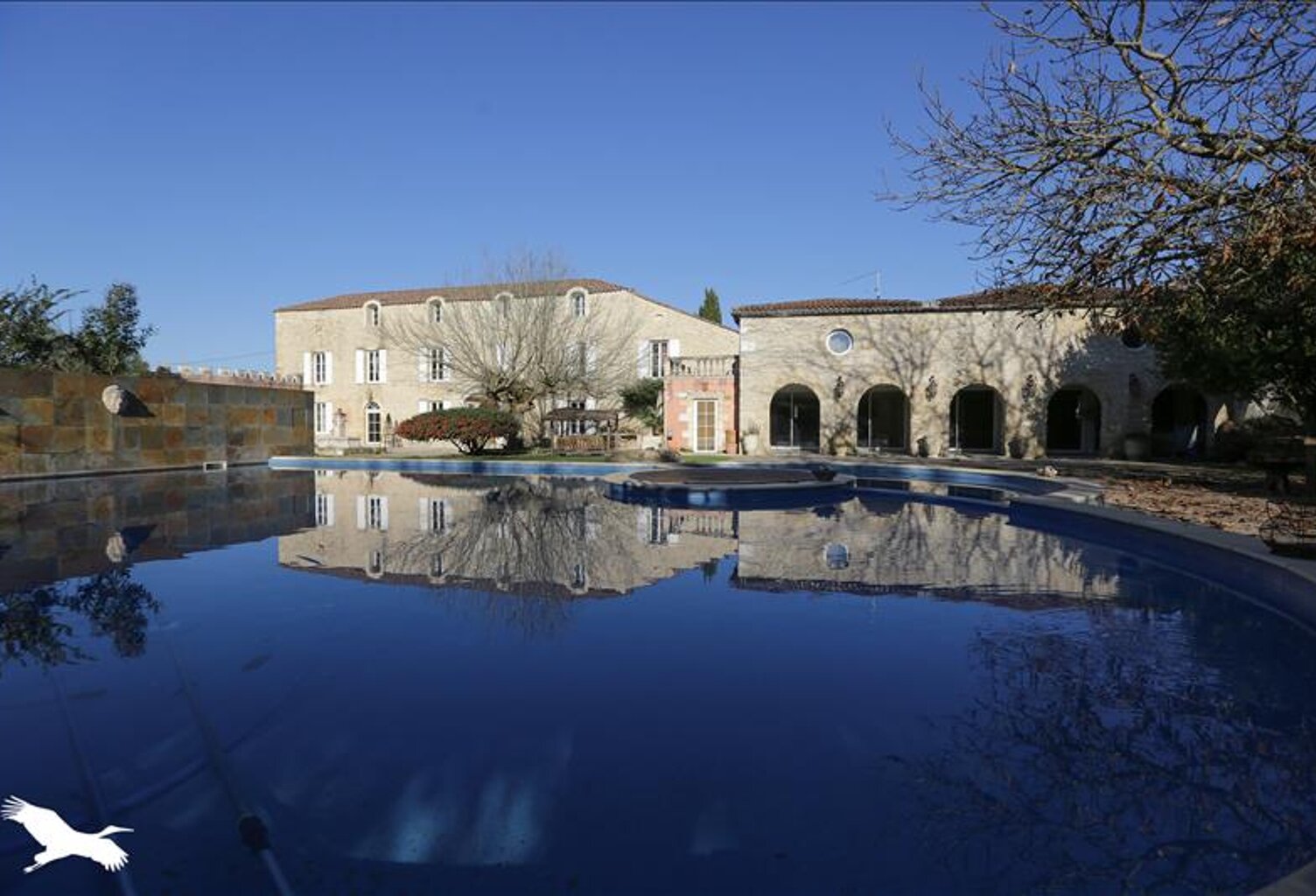 Maison en pierre de 20 pièces principales — photo 1