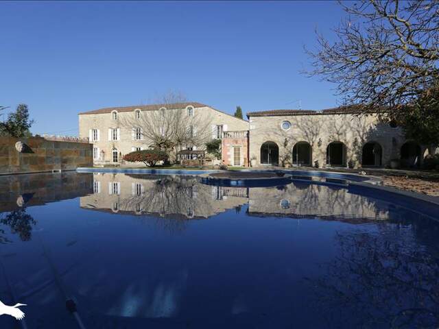 Maison en pierre de 20 pièces principales — photo du bien