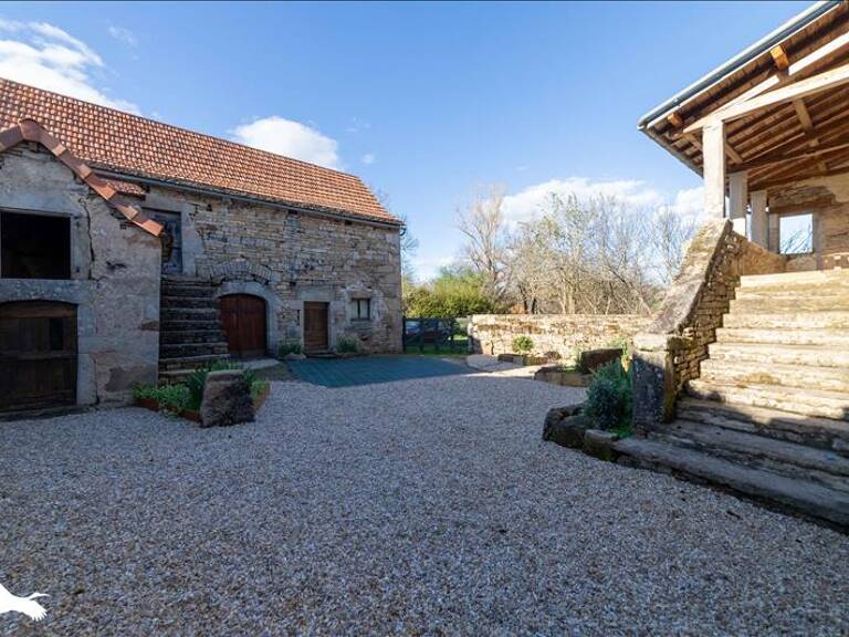 Maison en pierre de 4 pièces principales — photo 1