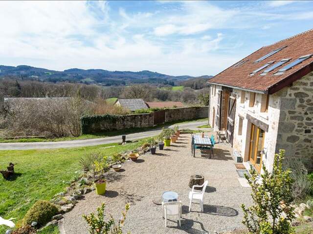 Maison en pierre de 6 pièces principales — photo du bien