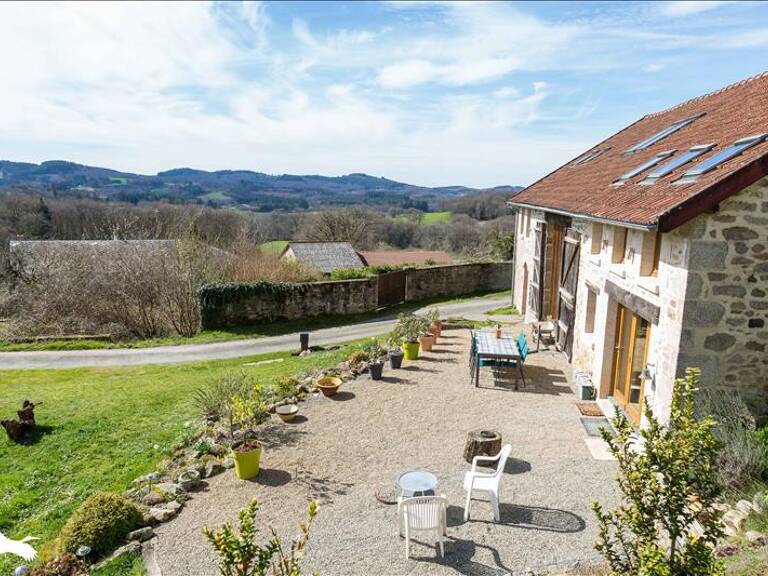 Maison en pierre de 6 pièces principales — photo 1